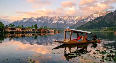 Dal Lake Kashmir Destination Guide