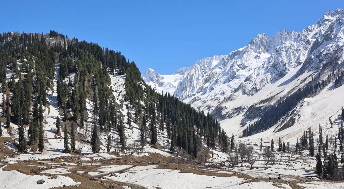 Sonamarg Himalayan valley and tourist attractions in Jammu & Kashmir